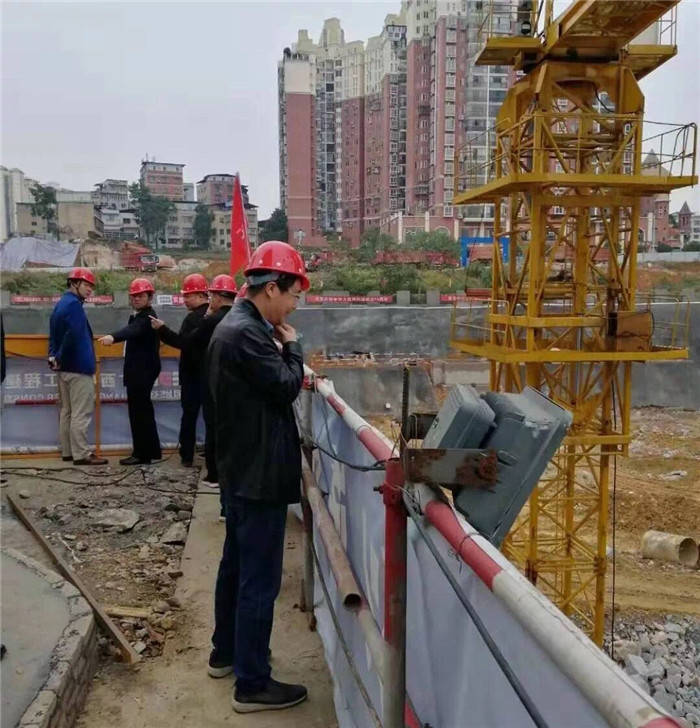 市城投集團公司副總經(jīng)理于大鵬調研市頤年苑開(kāi)發(fā)建設項目