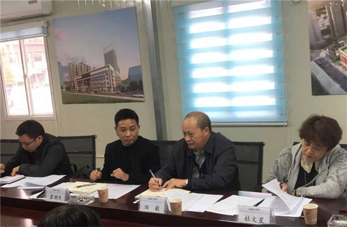 市城投集團公司總工程師田毅到頤年苑項目進(jìn)行專(zhuān)題調研