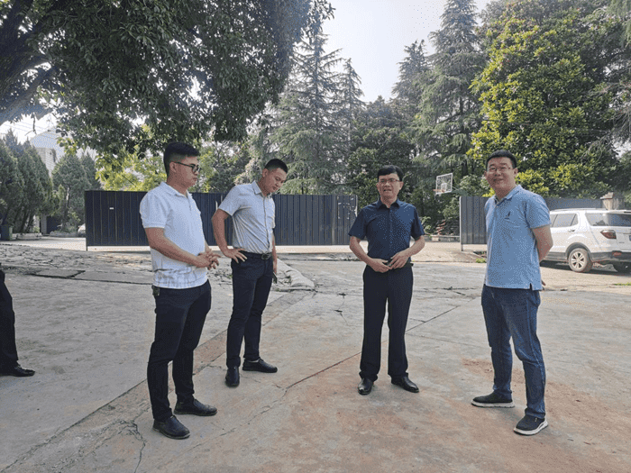 銅仁城投集團公司領(lǐng)導赴梵源建筑公司 在建項目指導工作