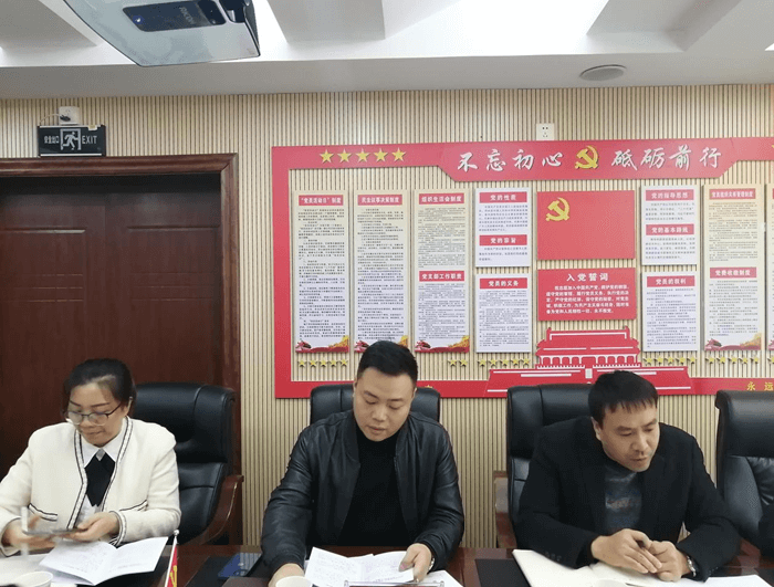 九龍地礦公司開(kāi)展“五個(gè)一批”學(xué)習宣傳《貴州省貫徹落實(shí)保障農民工工資支付條例 實(shí)施意見(jiàn)》宣傳培訓工作