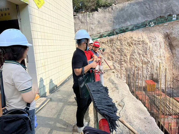 銅仁城交集團九龍地礦公司對在建項目進(jìn)行國慶節前質(zhì)量安全檢查